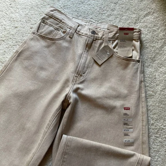 NWT Levi's Cinch Barrel High Rise Women's Jeans Size 27/31 - Picture 2 of 13
